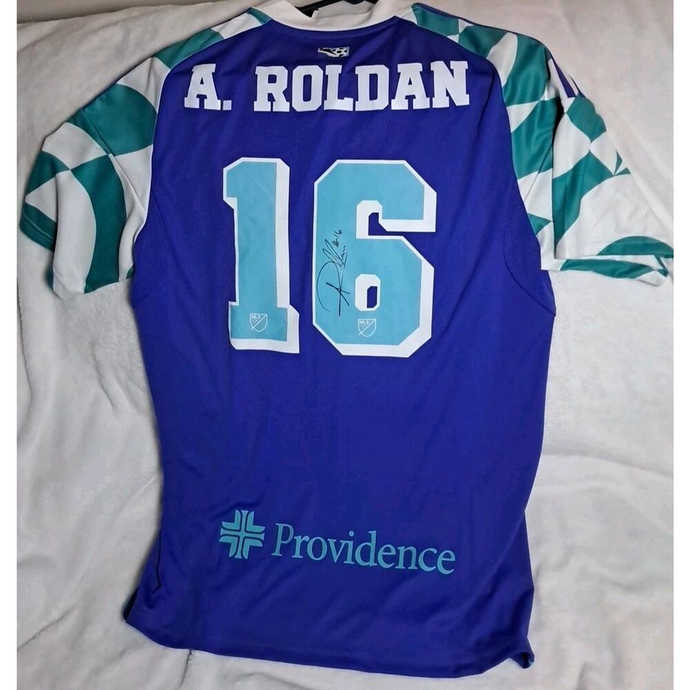 Seattle Sounders Alex Roldan SIGNED Jersey Medium - Picture 2 of 8